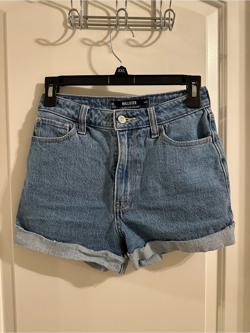 Hollister Ultra High-Rise Vintage Stretch Mom Jean Short Size 00